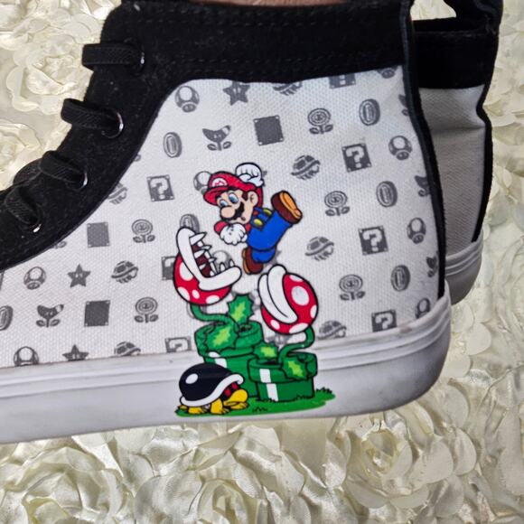 Nintendo Super Mario Luigi Mushroom Kart Boys’ High Top Sneakers  Size 3 - Picture 2 of 4